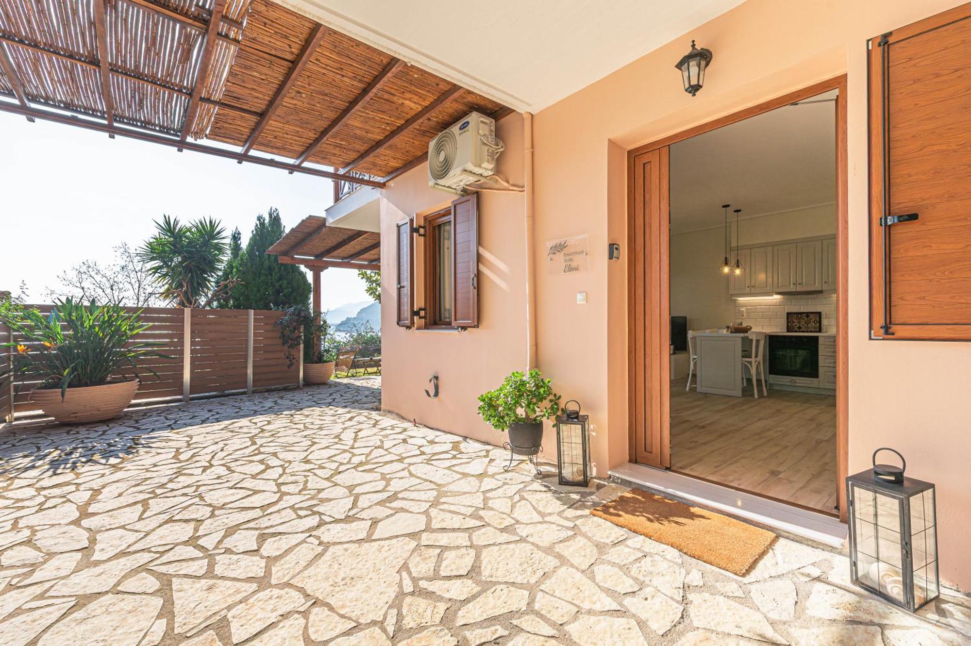 Paralio Astros Beachfront Suite Xiropigado Exterior foto
